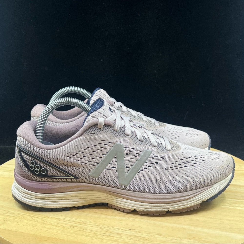 New Balance Women's Fresh Foam 880 V12 Running Shoe,Violet Shadow/Lilac Size 8.5 - Picture 8 of 9